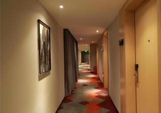 Borrman Hotel Zhuhai Gongbei Port Fuhuali Light Rail - 5