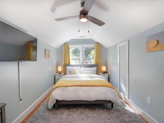 Sundial Inn Unit 4 - 2