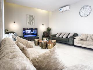 Pool Chalet W Green Garden & BBQ Relax - 0