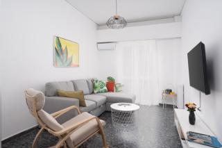 Cozy Apartment in Athens with Balcony, 5 min to Metro - 9