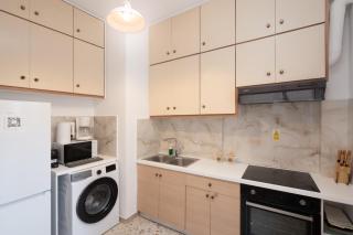 Cozy Apartment in Athens with Balcony, 5 min to Metro - 8