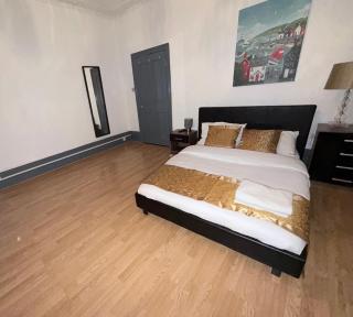 Luxury 5-Bedroom Home Opposite Arsenal Stadium - 7