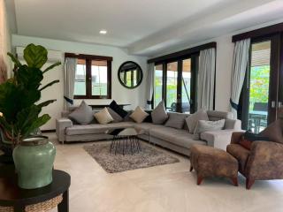 Contemporary 4-Bedroom Villa with Private Pool - 7