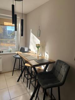 Newly renovated cosy apartment near scenic river - 1