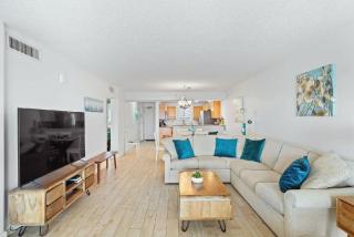 Gulffront 2 Bedroom Condo with Panoramic Views - 4