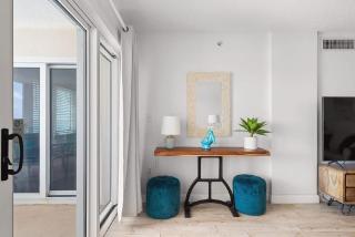 Gulffront 2 Bedroom Condo with Panoramic Views - 3