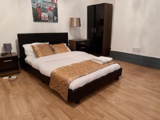 5 Bedroom Luxury Home by Arsenal Stadium - 5