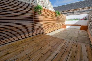 Entire Modern Apartment with Garden Near Underground Station - 3