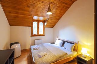 Central 4BR Apt for Groups & Families - By Wehost - 4