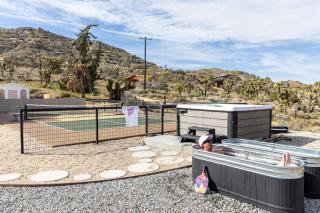 The Hoopa House - Pickleball Hot Tub Views - 1