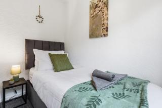 Modern Home close to Events with Parking - 8