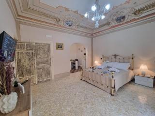 Donna Elisa by Holiday World - 0