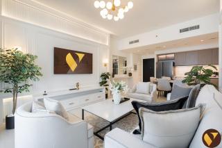 Vogue Vacation Homes, Downtown Burj Crown near Burj Khalifa and Dubai Mall, Three Bedroom plus Kids Room Apartment with Large Balcony and Skyline view, Access to all Amenities - 2