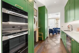 3 Bedroom Flat in London - 3