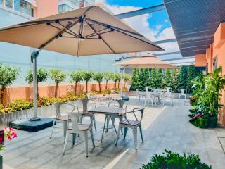 Dayin Serene Garden Hotel -Shanghai Hongqiao North Xinjing Metro Station -Large Social Area -Bar -Café -Gym -Free Laundry Luggage Storage -24H Front Desk-English Service - 0