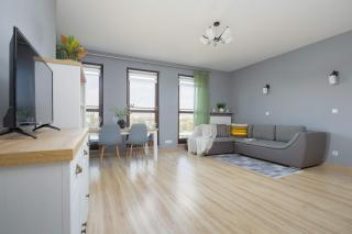 Grey Apartment in Warsaw with City View and Balcony by Noclegi Renters - 3