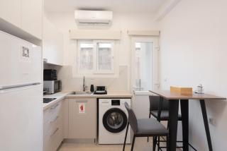 15 mins Walk to Acropolis, Minimalist Studio - 6