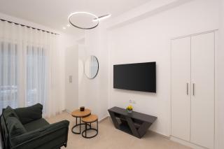 15 mins Walk to Acropolis, Minimalist Studio - 7