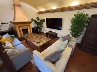 'Entertainment Home with Courtyard & Rooftop - 2