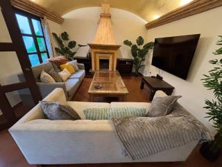 'Entertainment Home with Courtyard & Rooftop - 3