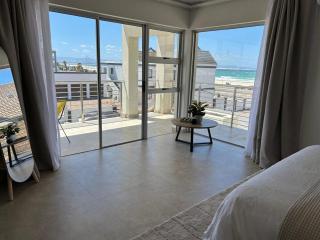 Beachfront Bliss in the Heart of Jeffreys Bay - 2