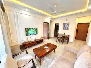 Beige 1BHK Family Retreat - Gym, Pool Access - Near Candolim Beach - 7
