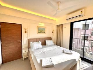 Beige 1BHK Family Retreat - Gym, Pool Access - Near Candolim Beach - 3