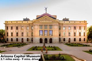 Chic Downtown 2-Bedroom Pool Gym Parking - 6