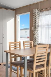 Beachside Bliss Family Retreat - Camber Sands Holiday Park - 5