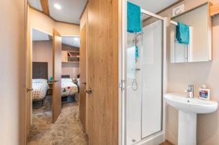 Beachside Bliss Family Retreat - Camber Sands Holiday Park - 4