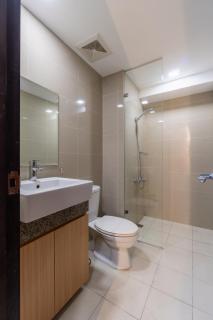 Amazing View - 2 BR Luxury Unit in BGC Uptown High Speed Wi-Fi Wi-Fi Washer - 4