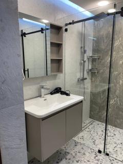 Regal Retreat Apartment - 2