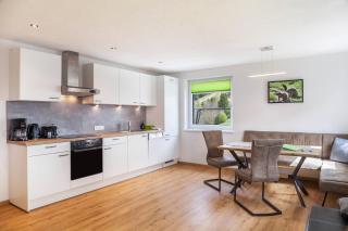 Haus Florian Ski-in and Ski-out - 9