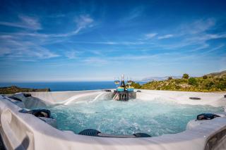 Villa Stone Walls with Jacuzzi - 9
