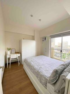 2 Bedroom Condo in Infina Towers Quezon City Child Friendly w Pool view - 1