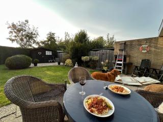 Moderner gepflegter Nr 142 ruhiger Bungalow, Strandnah mit großen, uneinsehbaren Garten, Terrassenüberdachung - 9