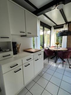 Moderner gepflegter Nr 142 ruhiger Bungalow, Strandnah mit großen, uneinsehbaren Garten, Terrassenüberdachung - 6