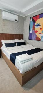 Townhouse Oak Grey Hotel Near Clark International Airport - 6