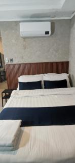 Townhouse Oak Grey Hotel Near Clark International Airport - 5