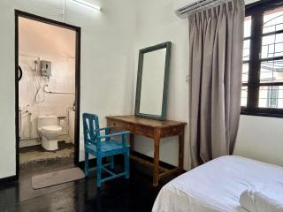 Cozy Twin Bedroom Homestay in Shared Bungalow SS2 PJ - 3