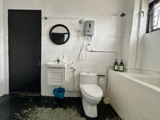 Cozy Twin Bedroom Homestay in Shared Bungalow SS2 PJ - 1