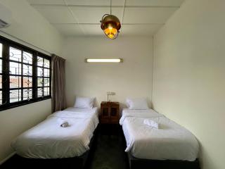 Cozy Twin Bedroom Homestay in Shared Bungalow SS2 PJ - 0