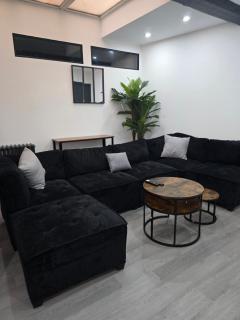 Appartement 120m2 - 10 couchages - 3ch - centre Foix - 2 sdb-2 wc - Parking gratuit à 1 Minute - 2