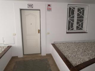 Apartment 3 Bedrooms Heated Pool - 9