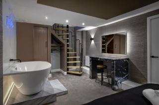 Stylish Edinburgh Apartment with City Views - 2