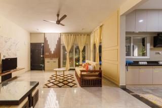 The AquaGrove Villa by StayJadeLuxuryPool Lawn - 1