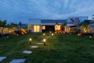 The Garden Retreat by StayJadePool2BHKLawn - 0