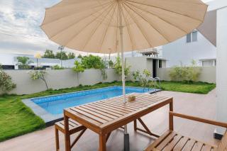 The Garden Retreat by StayJadePool2BHKLawn - 2