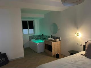 SPA & Détente - Cocon romantique au coeur de Moulins - 0