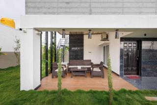 The Garden Escape by StayJadePrivate PoolGarden - 1